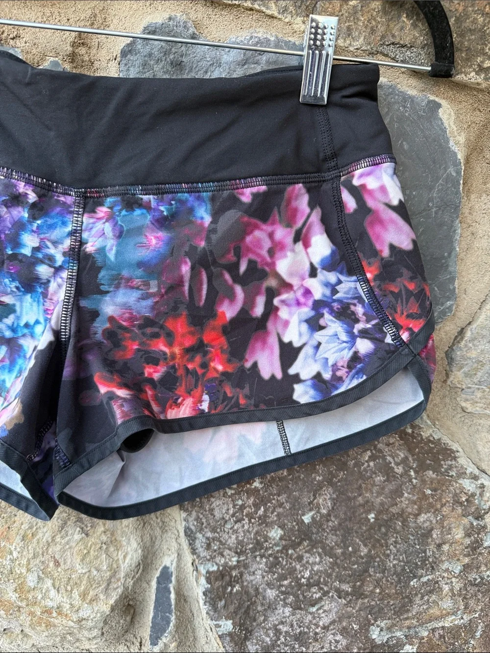 Lululemon Run: Speed Short Spring Has Sprung Multi / Black size 4